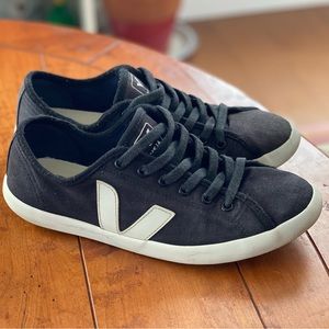 VEJA Sneakers, size 39